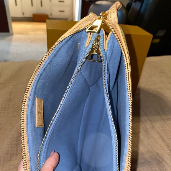 *SOLD*LV Coussin - Picture 13 of 13